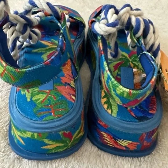 FARM Rio Blue Macaw Platform Sandal - Picture 3 of 9